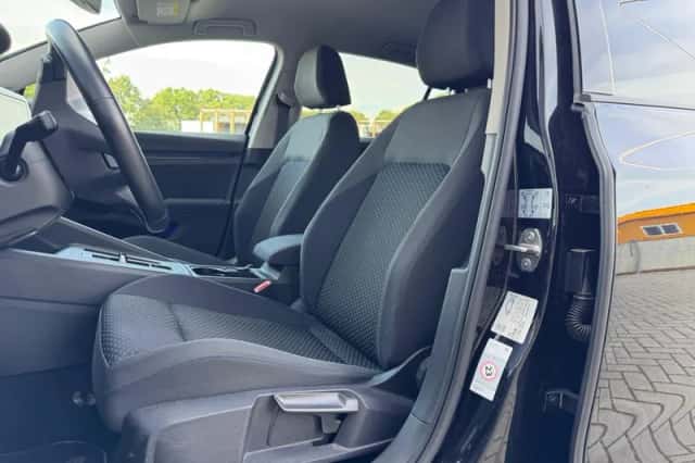 Volkswagen Golf (2021) thumbnail 5