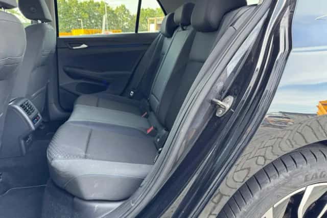 Volkswagen Golf (2021) thumbnail 6