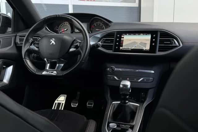 Peugeot 308 (2016) thumbnail 3