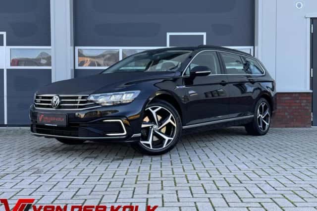Volkswagen Passat (2021) thumbnail 1