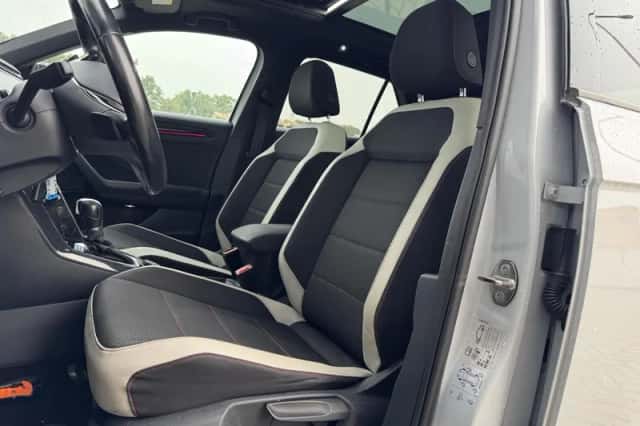 Volkswagen T-Roc (2018) thumbnail 6