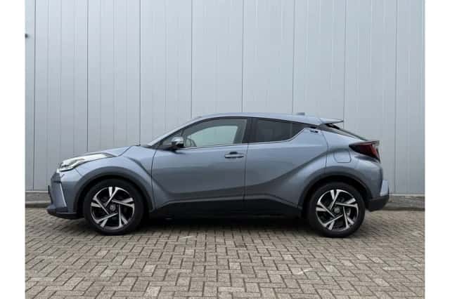 Toyota C-HR (2023) thumbnail 2