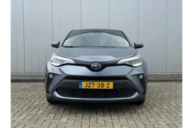 Toyota C-HR (2023) thumbnail 3
