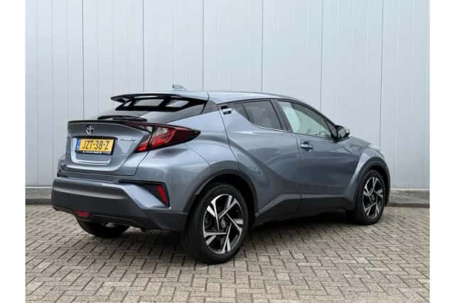 Toyota C-HR (2023) thumbnail 4