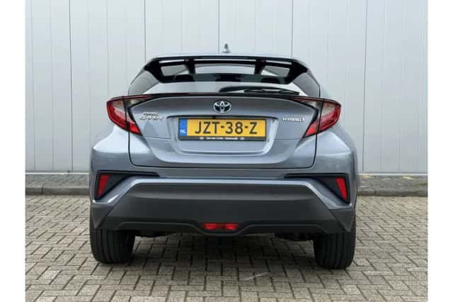 Toyota C-HR (2023) thumbnail 5