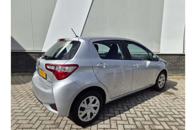 Toyota Yaris (2019) thumbnail 4