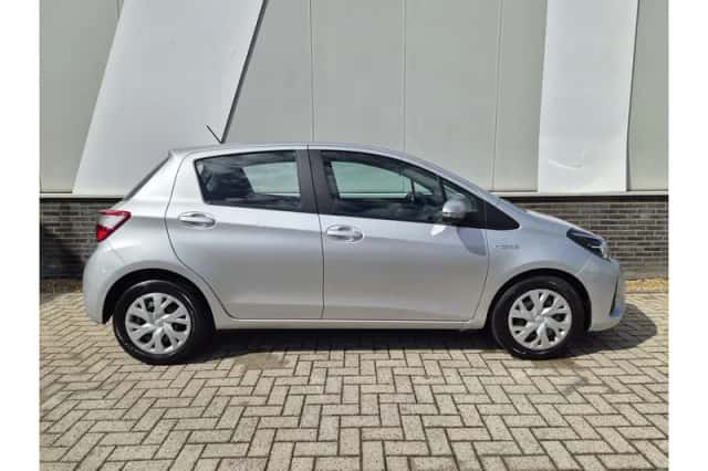 Toyota Yaris (2019) thumbnail 6