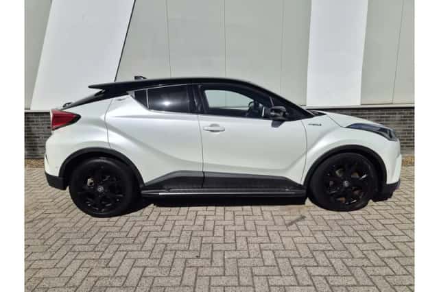 Toyota C-HR (2018) thumbnail 6
