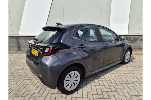 Toyota Yaris (2023) thumbnail 4