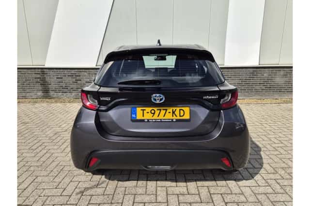 Toyota Yaris (2023) thumbnail 5
