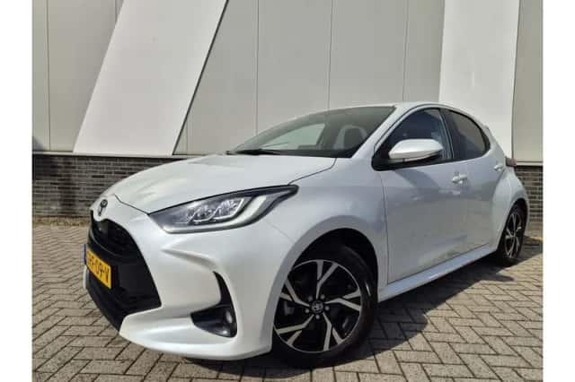 Toyota Yaris (2024) thumbnail 1