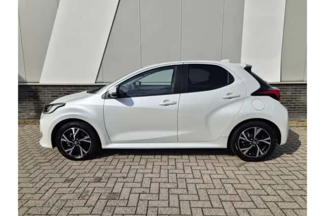 Toyota Yaris (2024) thumbnail 3