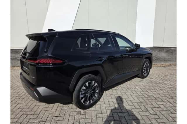 Toyota RAV4 (2026) thumbnail 3