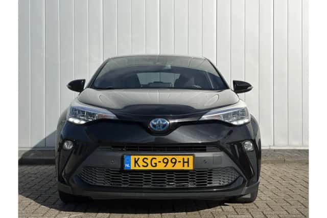 Toyota C-HR (2023) thumbnail 4