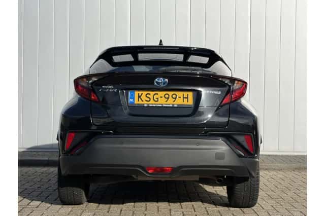 Toyota C-HR (2023) thumbnail 5
