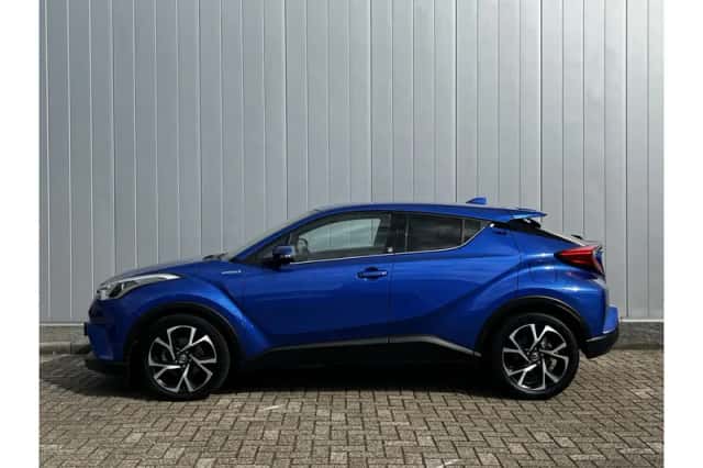 Toyota C-HR (2019) thumbnail 2