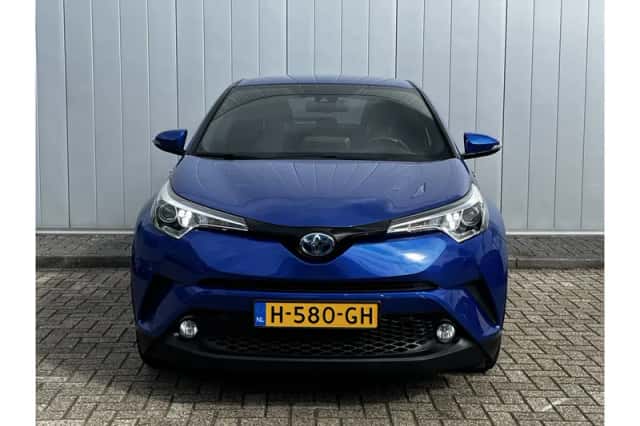 Toyota C-HR (2019) thumbnail 3