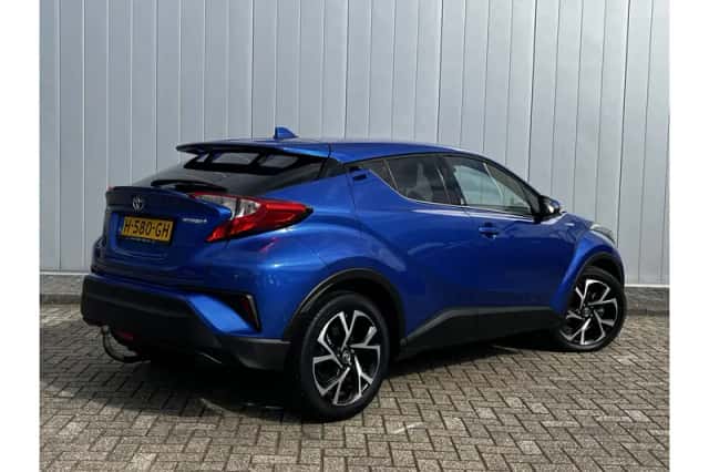 Toyota C-HR (2019) thumbnail 4