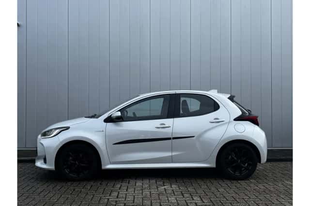Toyota Yaris (2020) thumbnail 2