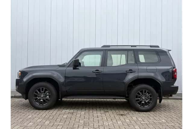 Toyota Land Cruiser (2024) thumbnail 2