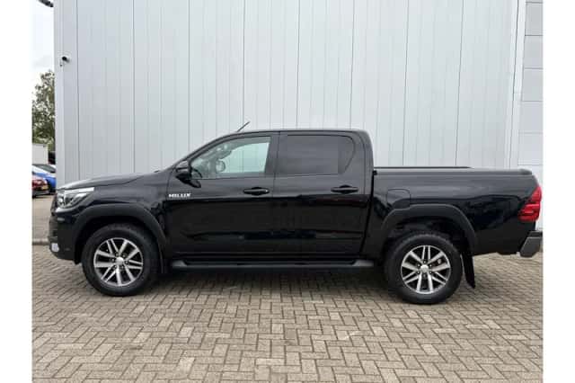Toyota Hilux (2020) thumbnail 2
