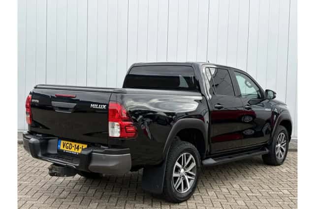 Toyota Hilux (2020) thumbnail 4