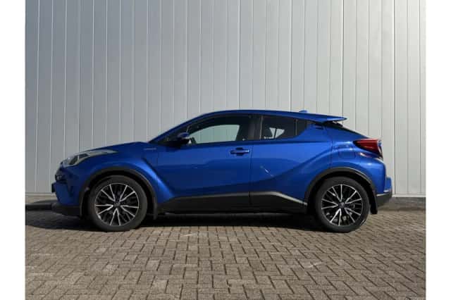 Toyota C-HR (2019) thumbnail 2