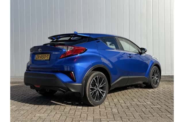 Toyota C-HR (2019) thumbnail 4