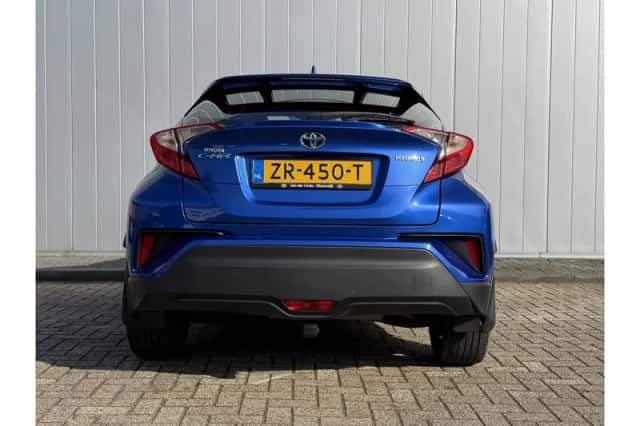Toyota C-HR (2019) thumbnail 5