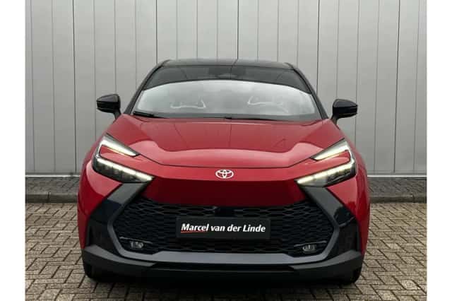 Toyota C-HR (2025) thumbnail 3