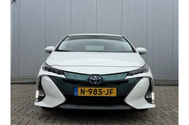 Toyota Prius (2019) thumbnail 3