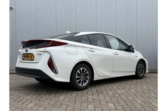 Toyota Prius (2019) thumbnail 4