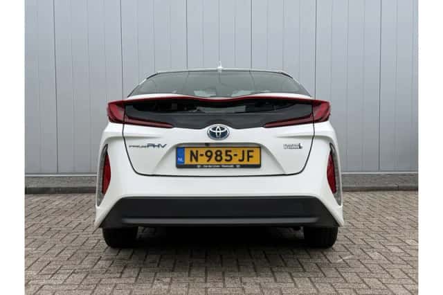 Toyota Prius (2019) thumbnail 5