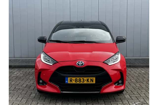 Toyota Yaris (2022) thumbnail 3