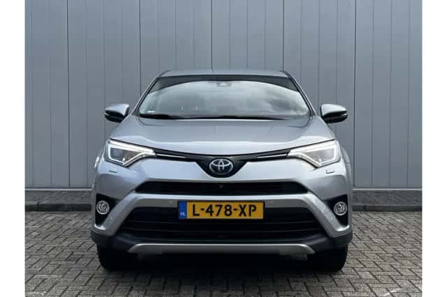 Toyota RAV4 (2018) thumbnail 2