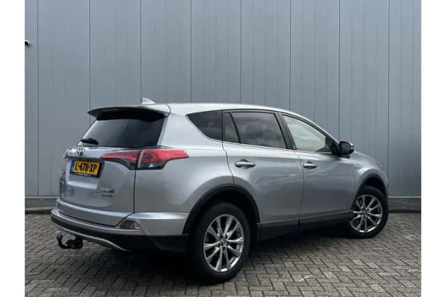 Toyota RAV4 (2018) thumbnail 4