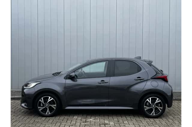 Toyota Yaris (2024) thumbnail 3
