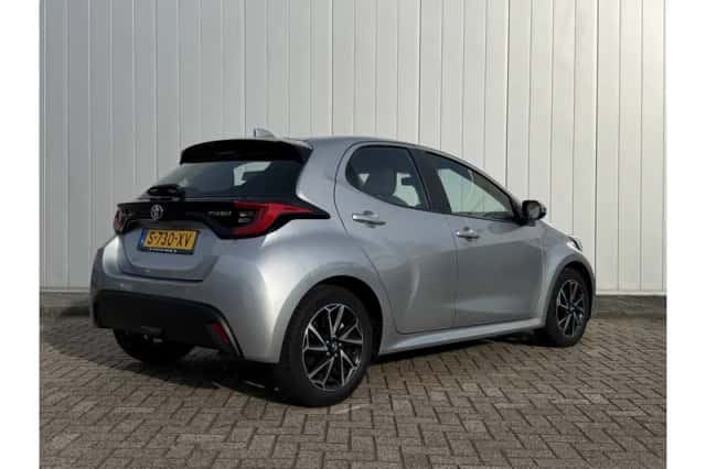 Toyota Yaris (2023) thumbnail 4
