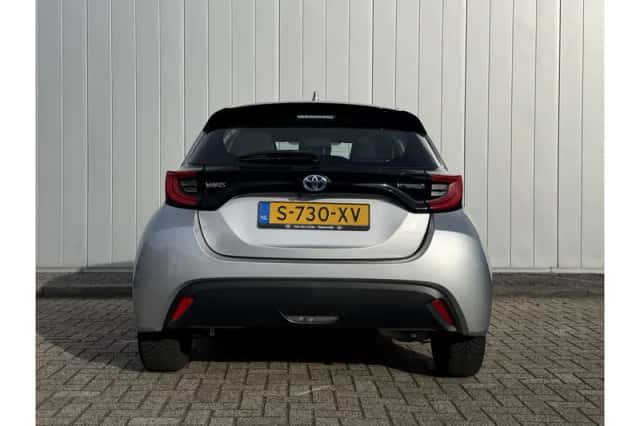 Toyota Yaris (2023) thumbnail 5