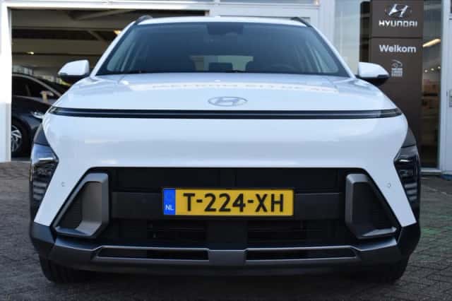 Hyundai Kona (2023) thumbnail 2