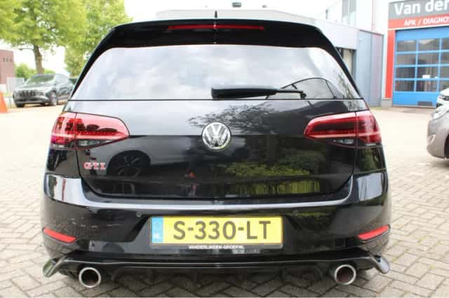 Volkswagen Golf (2017) thumbnail 4