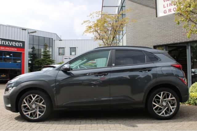 Hyundai Kona (2021) thumbnail 2