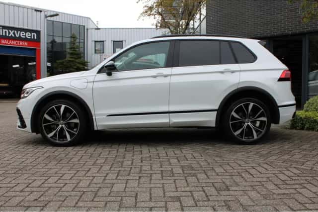 Volkswagen Tiguan (2023) thumbnail 2