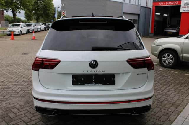 Volkswagen Tiguan (2023) thumbnail 4