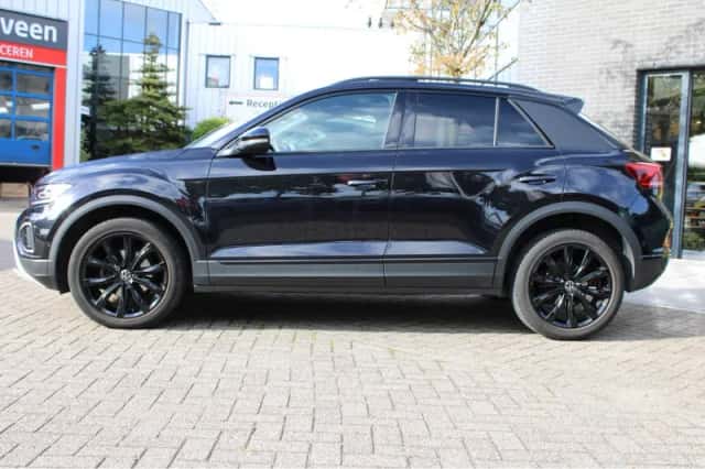 Volkswagen T-Roc (2024) thumbnail 2