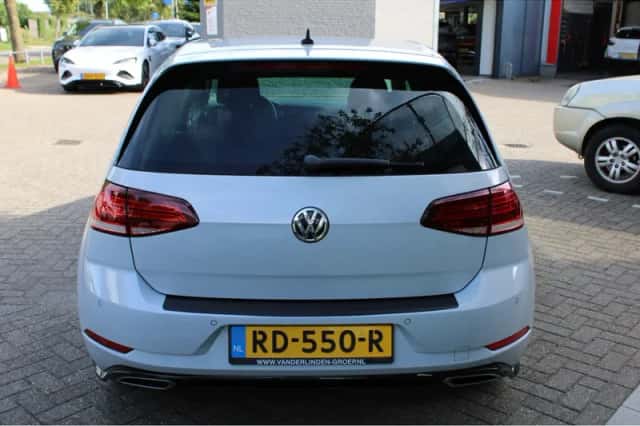 Volkswagen Golf (2017) thumbnail 4