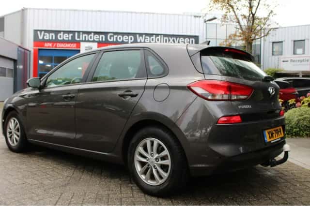 Hyundai i30 (2019) thumbnail 3