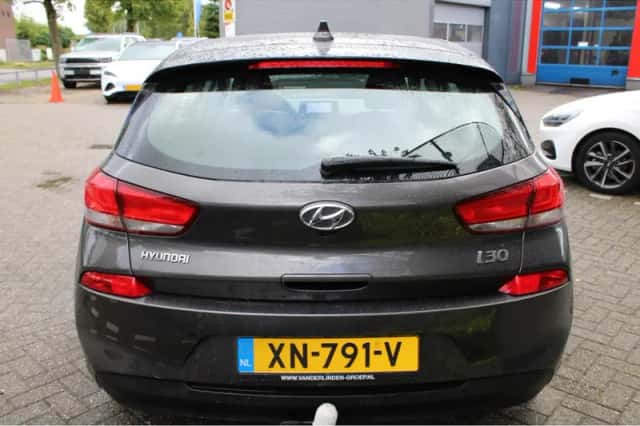Hyundai i30 (2019) thumbnail 4
