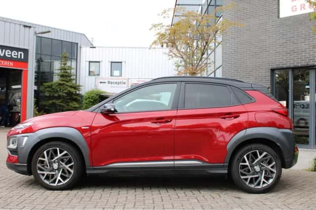 Hyundai Kona (2021) thumbnail 2