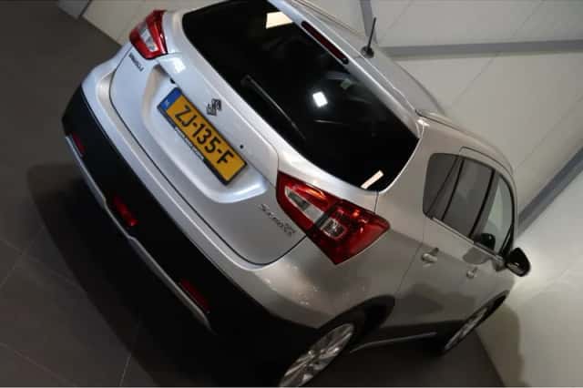 Suzuki S-Cross (2019) thumbnail 4